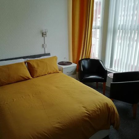 The Shining Diamond Bed & Breakfast Blackpool Exterior photo